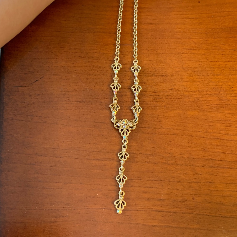 Gold Tone Necklace and Earring Set!
